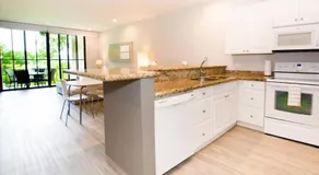 Schicke minimalistische Wohnung mit Schwimmbad, Whirlpool und Zugang zum Beach Club - Image 2