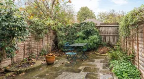 Charming 2BD House with Garden in Hammersmith - Image 3