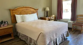 Sunset Inn and Suites - Image 2