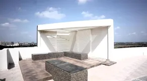 Infinity Penthouse with Pool, Sauna, Gym - Image 5