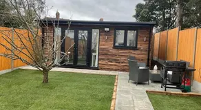 Studio - Sleeps 2 - Pet friendly - Parking - Image 3