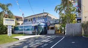 Backpackers In Paradise - 18 to 40 Years - Image 5