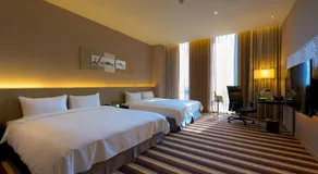 Grand Royal Hotel - Image 2