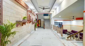 Hotel Royal Prithvi Palace Near GZB Railway Station - Image 3