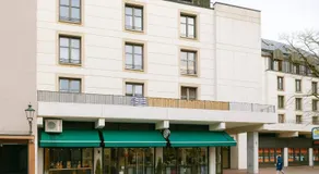 Stylish Old Town Apartment with Free Parking and a Balcony near the Cathedral - Image 4