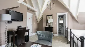 Longwood Inn - Image 2