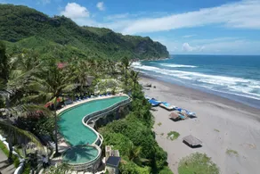 Queen of the South Beach Resort - Image 4