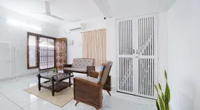 Cozy Studio - Panampilly Nagar - Image 4