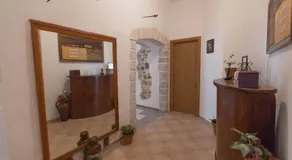 Royal House - Image 3