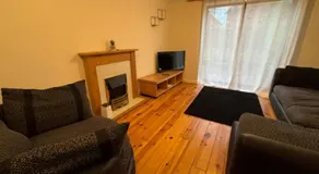 Cosy 2 Bedroom House - Large Driveway, EV Socket, WiFi, Contractor & Leisure Stays - Image 2
