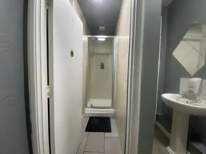Queen Elizabeth Hostel - Image 5