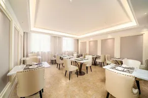 Vienna Hotel (Yantai Penglai Pavilion Scenic Area Seawater Bathing Beach) - Image 3
