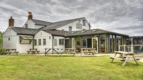 The Narrowboat Inn at Weedon - Image 4