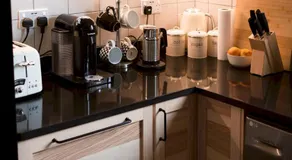 Cozy two bed flat near Glasgow Airport & Paisley - Pass the Keys - Image 4