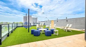 Luxury Apt Downtown - Image 4