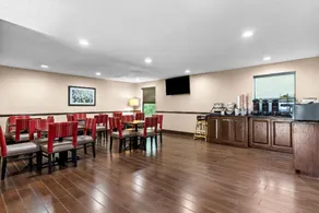 Comfort Inn Clinton - Image 5