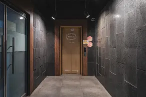 V Hotel - Image 4
