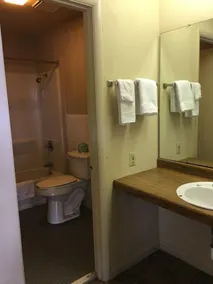 Florence Inn And Suites - Image 2