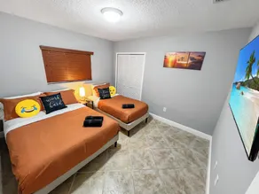 Unique Escape GameRoom! Bar, BBQ, Spacious, and Near Beach - Image 4