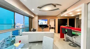 Luxury 2BR River View Apartment Pool, Gym & Jacuzzi - Image 4