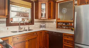 Bright Room in beautiful Old Ottawa East - Image 3