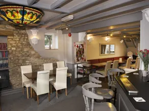 The Queens Head - Image 4