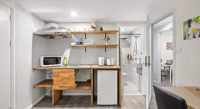 Detached King Studio with Private Bath & Kitchen in Carramar - Nearby Station & Shops - Image 3