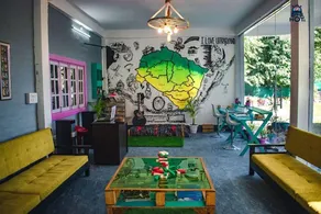 Boutique Riverside Property - Image 4