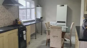 Amazing 3 Bedroom Entire House - Image 3