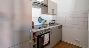 Gemutliche 2-Zimmer Wohnung - Balkon - Parkplatz - Smart TV - Arbeitsplatz - Image 2