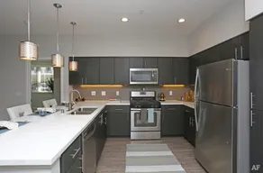 Luxury Condos at Anton Menlo w Pool & Amenities - Image 5