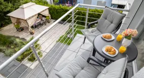 Gelbe Koffer - Stillvolle Design-Maisonette Heiligenwald OT Schiffweiler - bis 6 Pers - Wald & See nah - Image 3