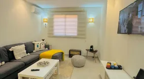 Jardin Yves Chic 2 bedrooms - AC - Parking - Image 3