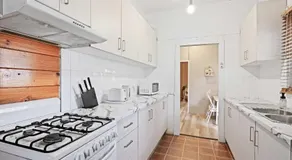 Boutique Single Room - Centrally Located at Granville - Shared Bathroom - Image 5