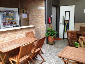 Moni Gallery Hostel - Image 5