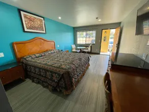 Travelers Inn - Image 2