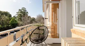 Trendy Elwood Apartment - Image 3