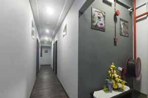 Lucky Hotel - Image 2