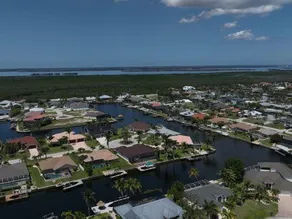 Spacieuse villa conviviale et familiale avec barbecue, jardin et piscine privée | Vue sur l'eau - Image 3