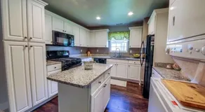Brighton Bungalow Historic Town Square Charm Near Memphis Sleeps 6 - Image 4