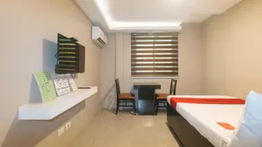 RedDoorz Plus at Seventy Five Inn Near Manila Airport - Image 2