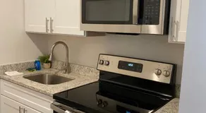 Innovative Studio Apartment - Image 4