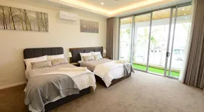 Harbour Retreat - Image 2