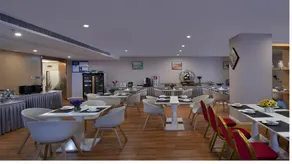 Vienna Classic Hotel Fuzhou Shangxiahang Zhongting Street - Image 4