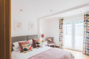Ocean View, Mawgan Porth - Sea Views - Hot Tub - Free Parking & WiFi - Image 2