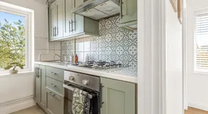 Modern 2-Bed House in Reading - Image 3