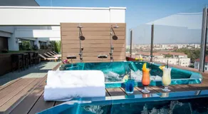 Ramada by Wyndham Oradea - Image 2