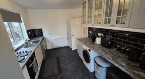 Stunning 4 BedHouse Company Workers Welcome, Parking, Wifi, Netfix - Image 3