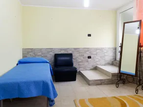 Pleasant Holiday Home in Mondragone with Garden - Image 3