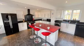 Opulent 5 bedroom Retreat with Hot tub and Entertainment - Image 3